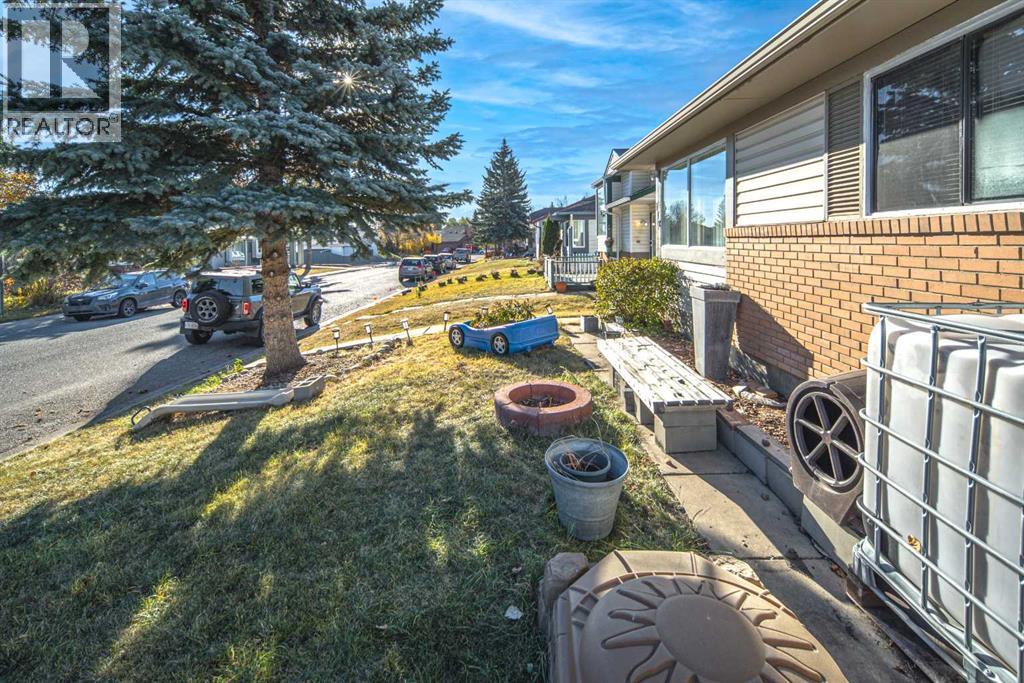 Single Family House Bungalow for Sale in  Shawmeadows Crescent SW Shawnessy Calgary 