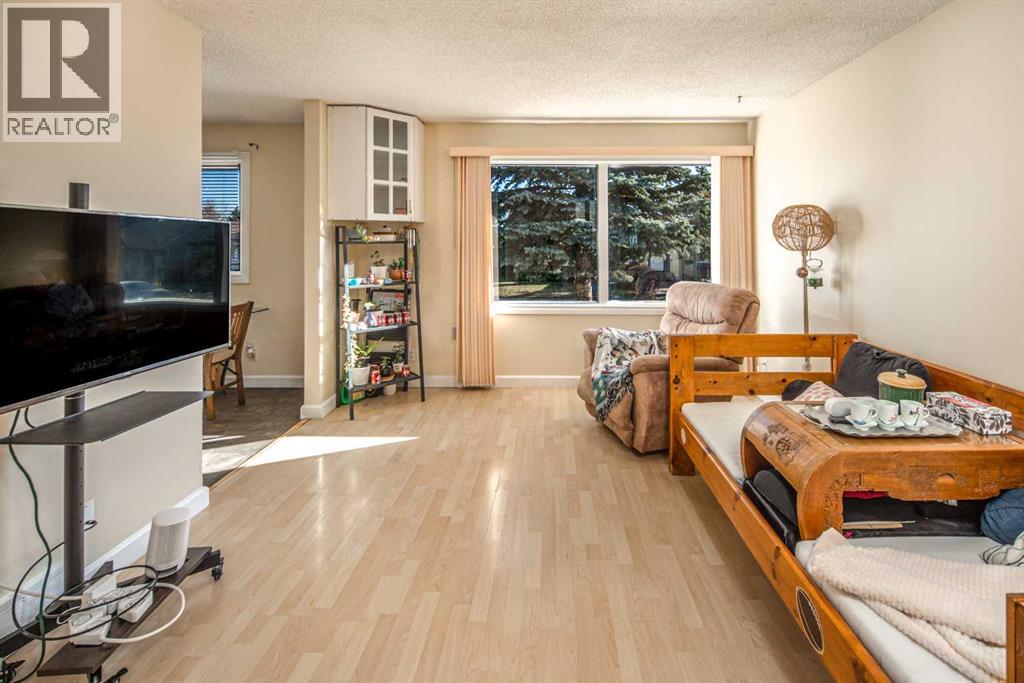 Single Family House Bungalow for Sale in  Shawmeadows Crescent SW Shawnessy Calgary 