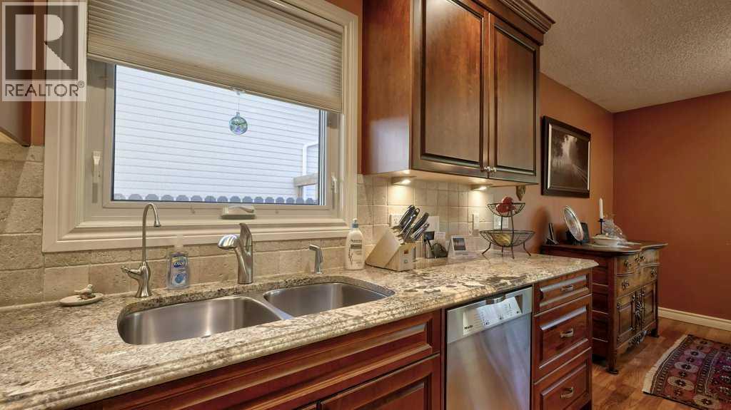 Single Family House 3 Level for Sale in  Penbrooke Way SE Penbrooke Meadows Calgary 