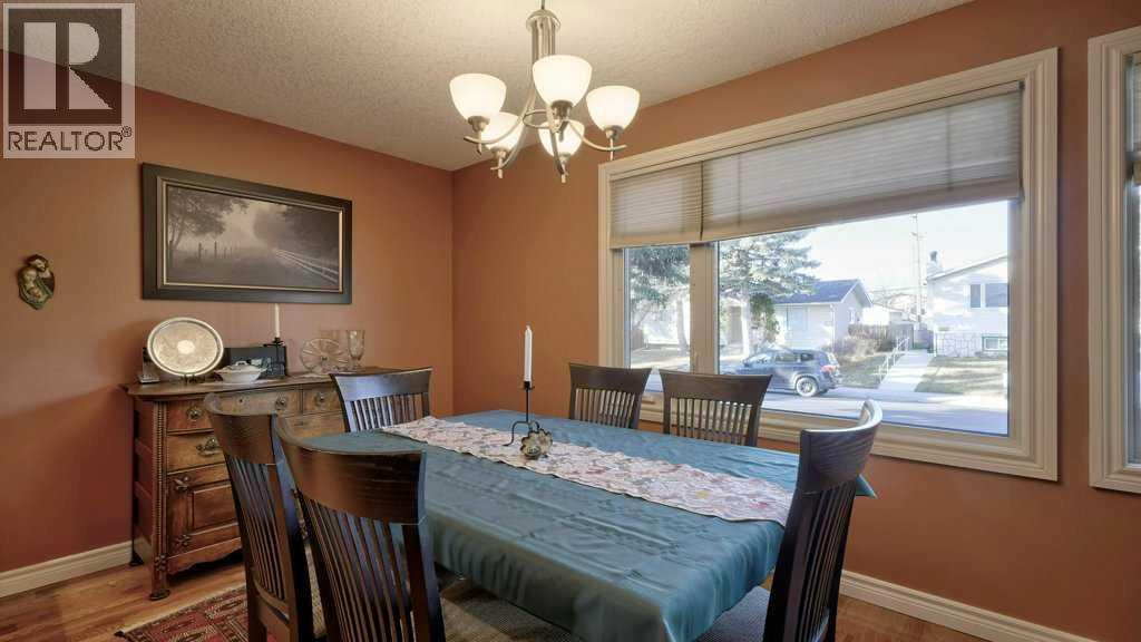 Single Family House 3 Level for Sale in  Penbrooke Way SE Penbrooke Meadows Calgary 