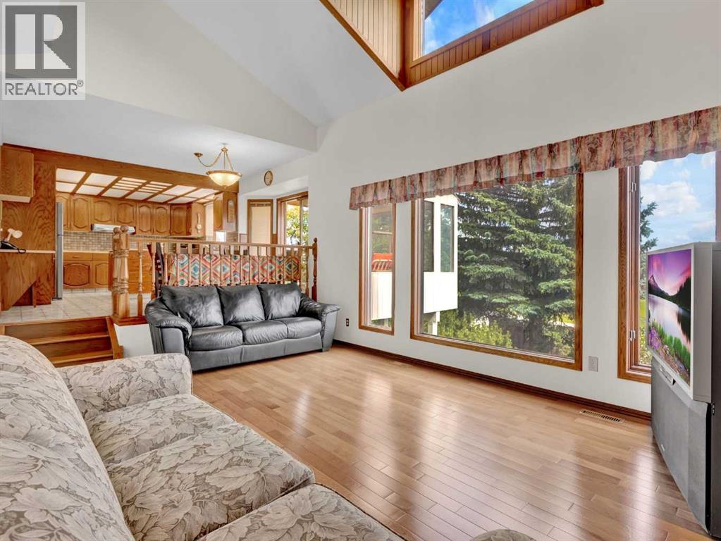 Single Family House for Sale in  Hawkcliff Way NW Hawkwood Calgary 