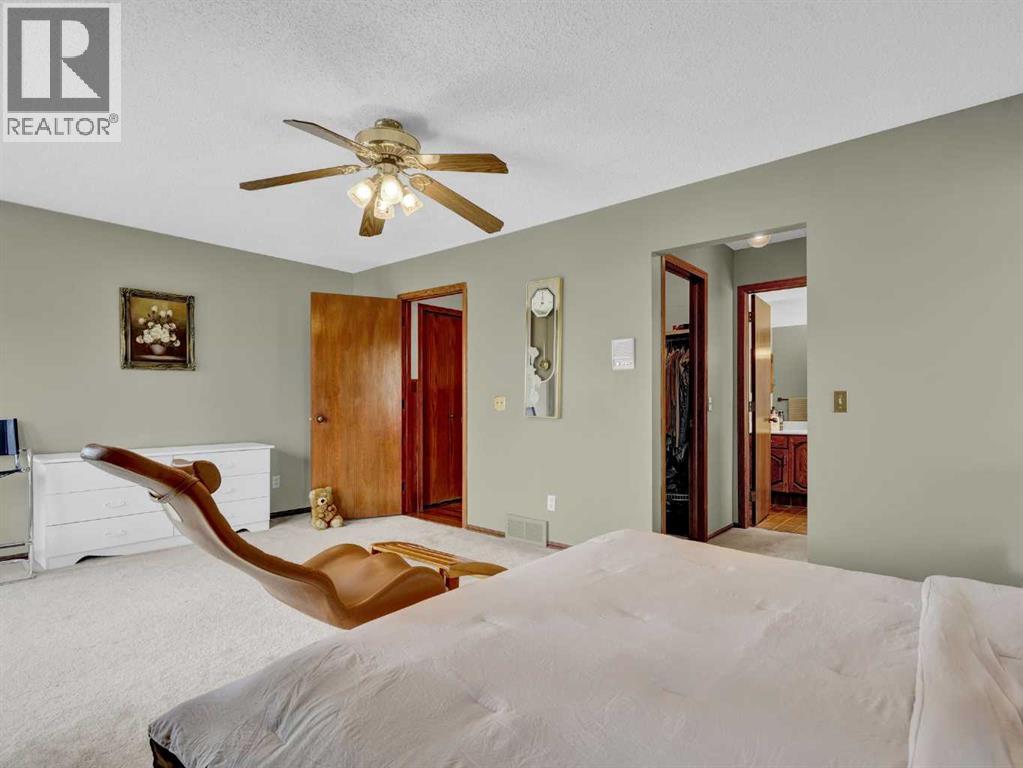 Single Family House for Sale in  Hawkcliff Way NW Hawkwood Calgary 