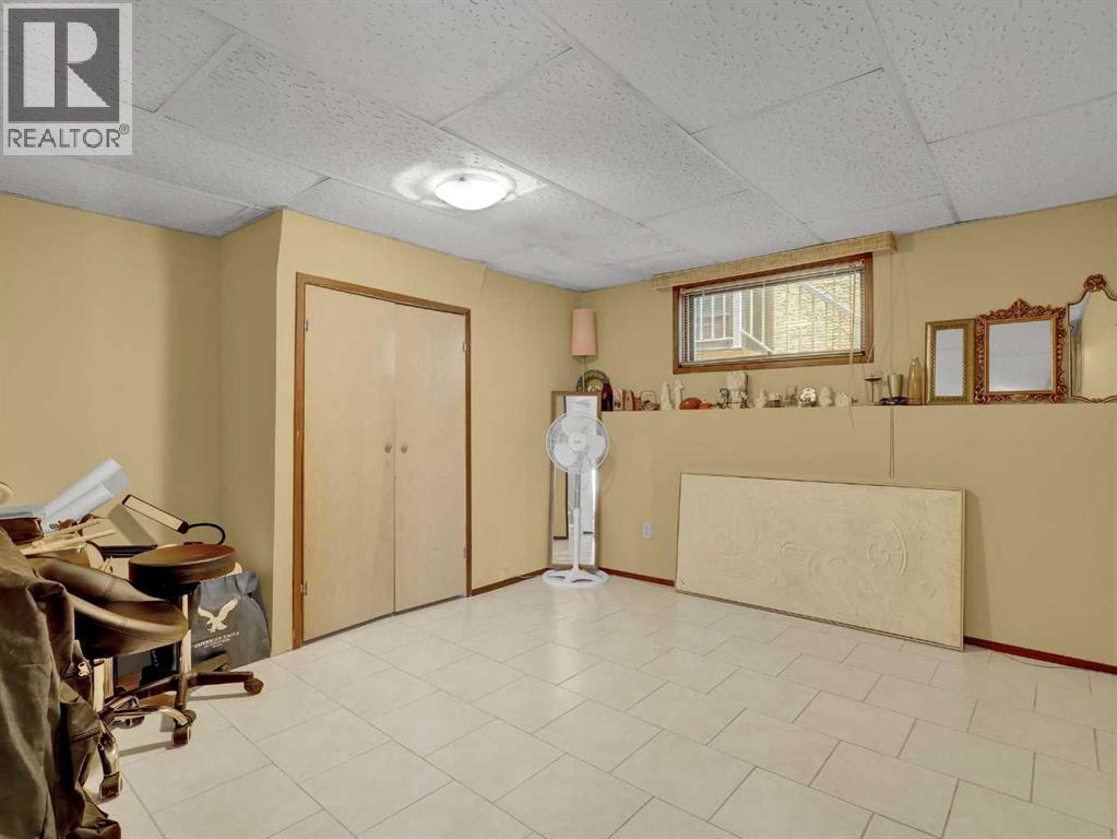 Single Family House for Sale in  Hawkcliff Way NW Hawkwood Calgary 