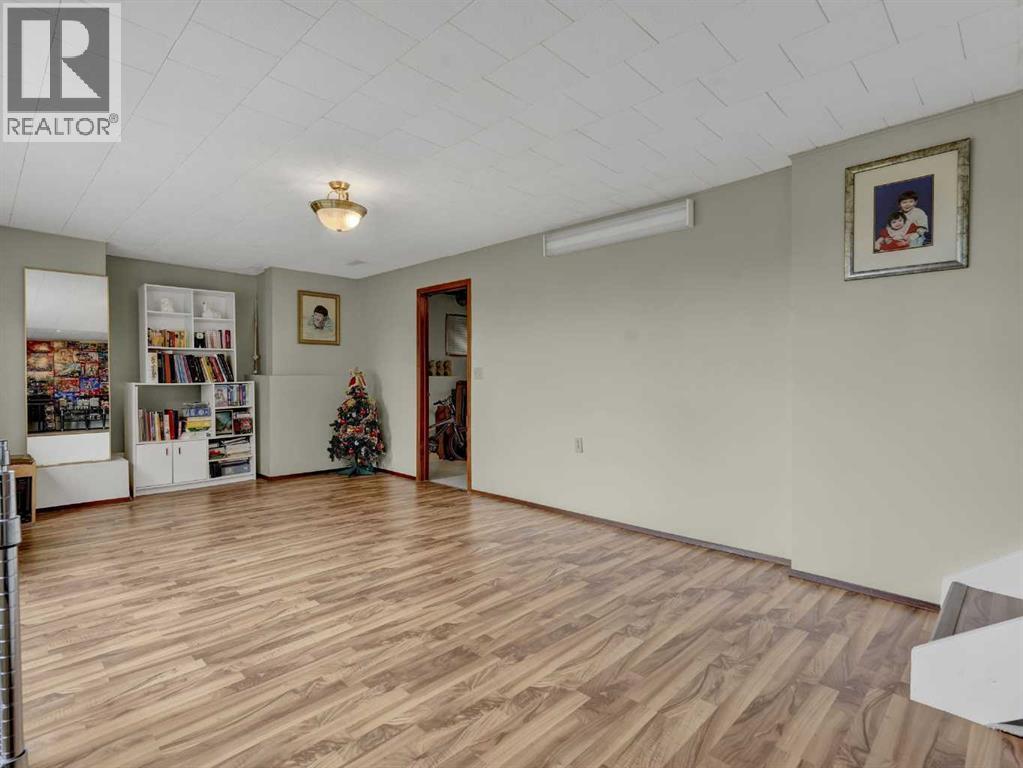 Single Family House for Sale in  Hawkcliff Way NW Hawkwood Calgary 