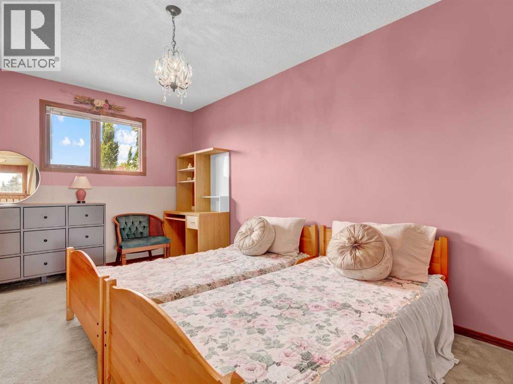 Single Family House for Sale in  Hawkcliff Way NW Hawkwood Calgary 