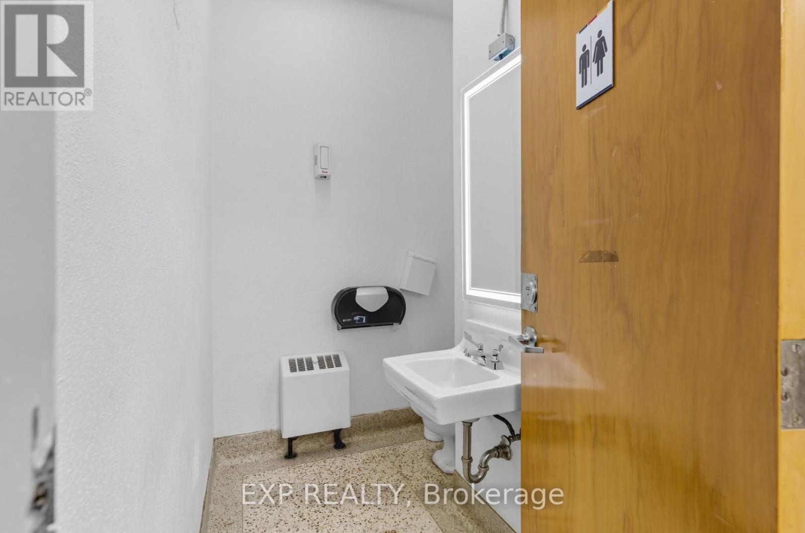 Institutional Special Purpose for Rent in Ottawa – 2ND & 3RD FLOOR – 641 SLADEN AVENUE, Ottawa – MLS# X12496692 - Image 25