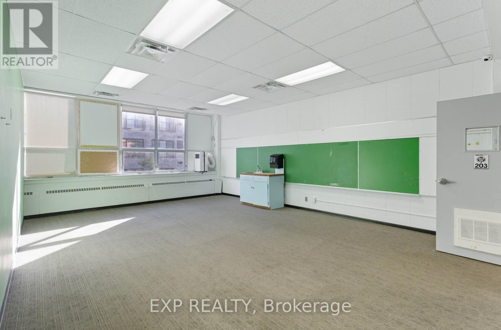 Institutional Special Purpose for Rent in Ottawa – 2ND & 3RD FLOOR – 641 SLADEN AVENUE, Ottawa – MLS# X12496692 - Image 32