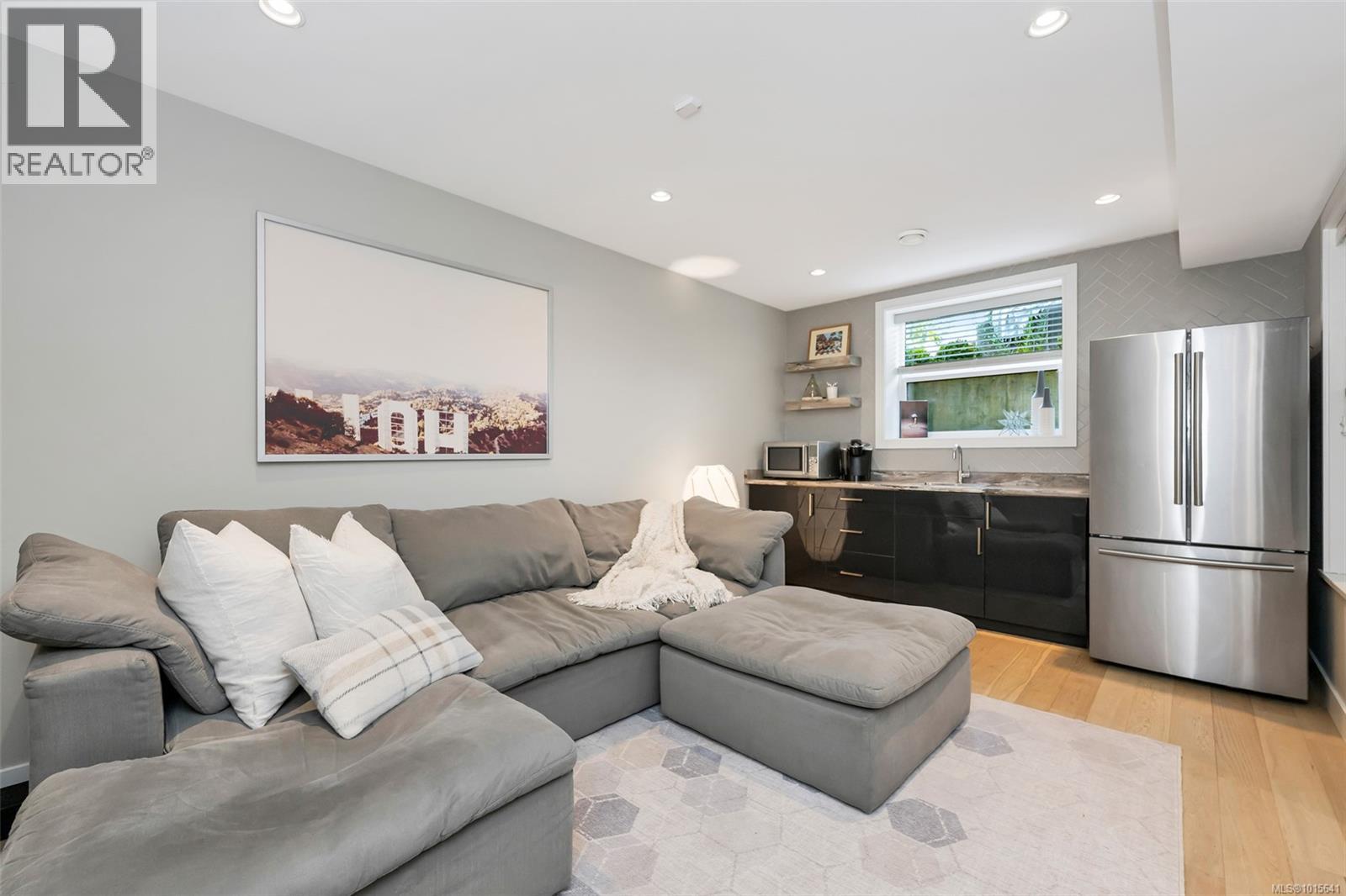 1040 Colville Rd, Esquimalt