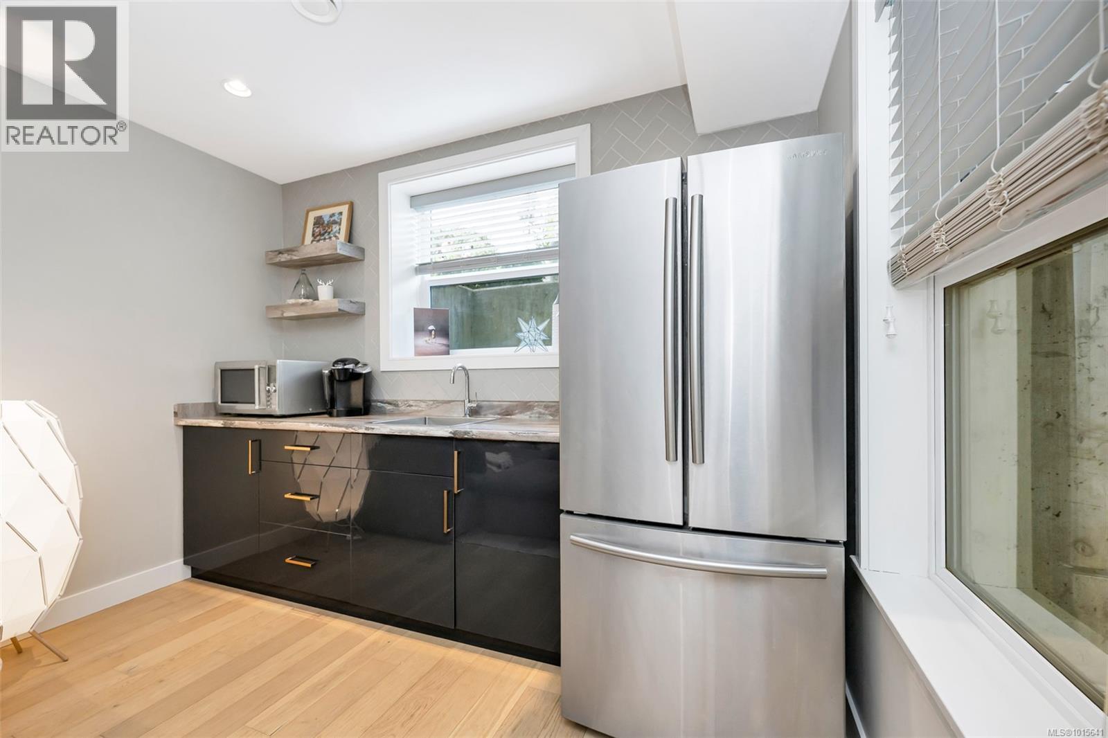 1040 Colville Rd, Esquimalt