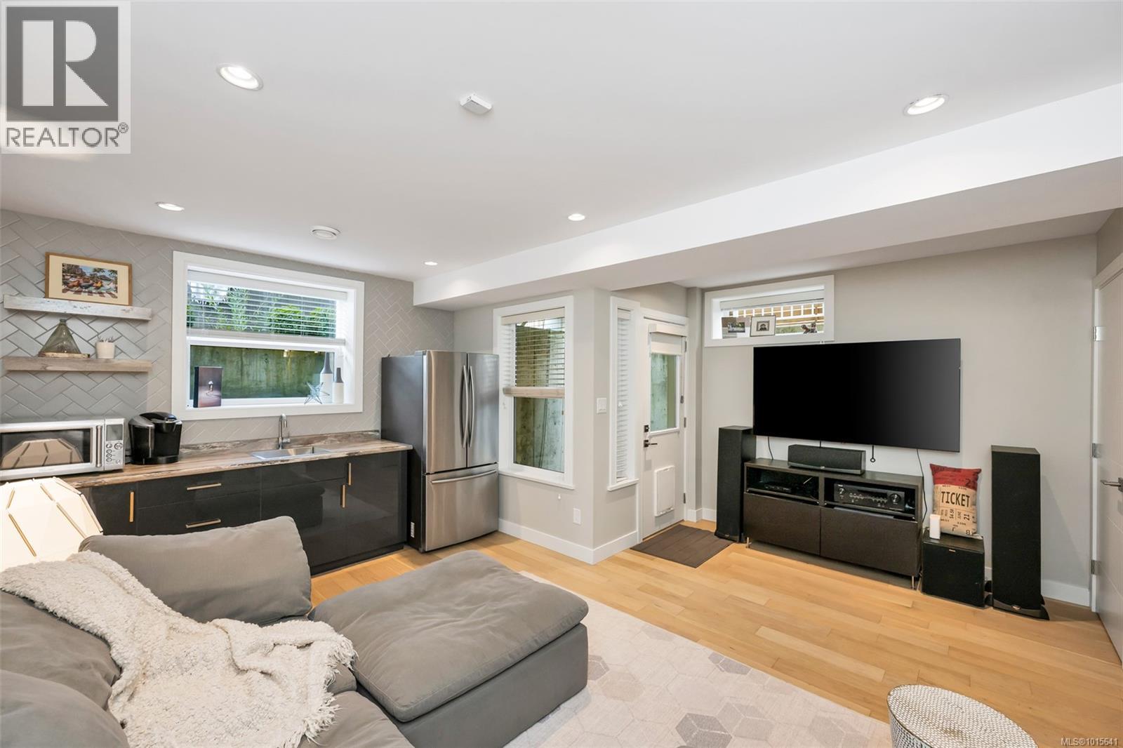 1040 Colville Rd, Esquimalt