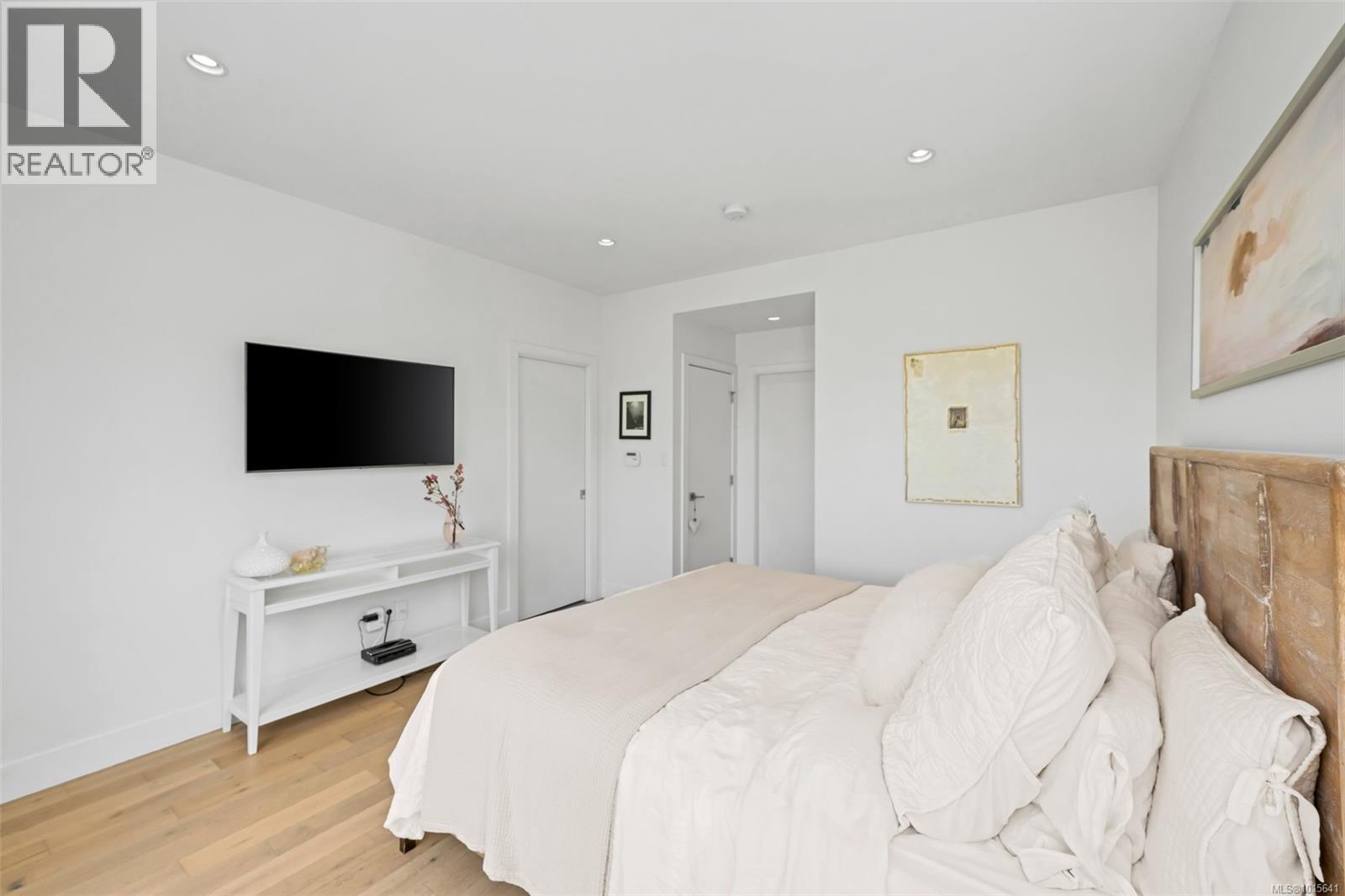 1040 Colville Rd, Esquimalt