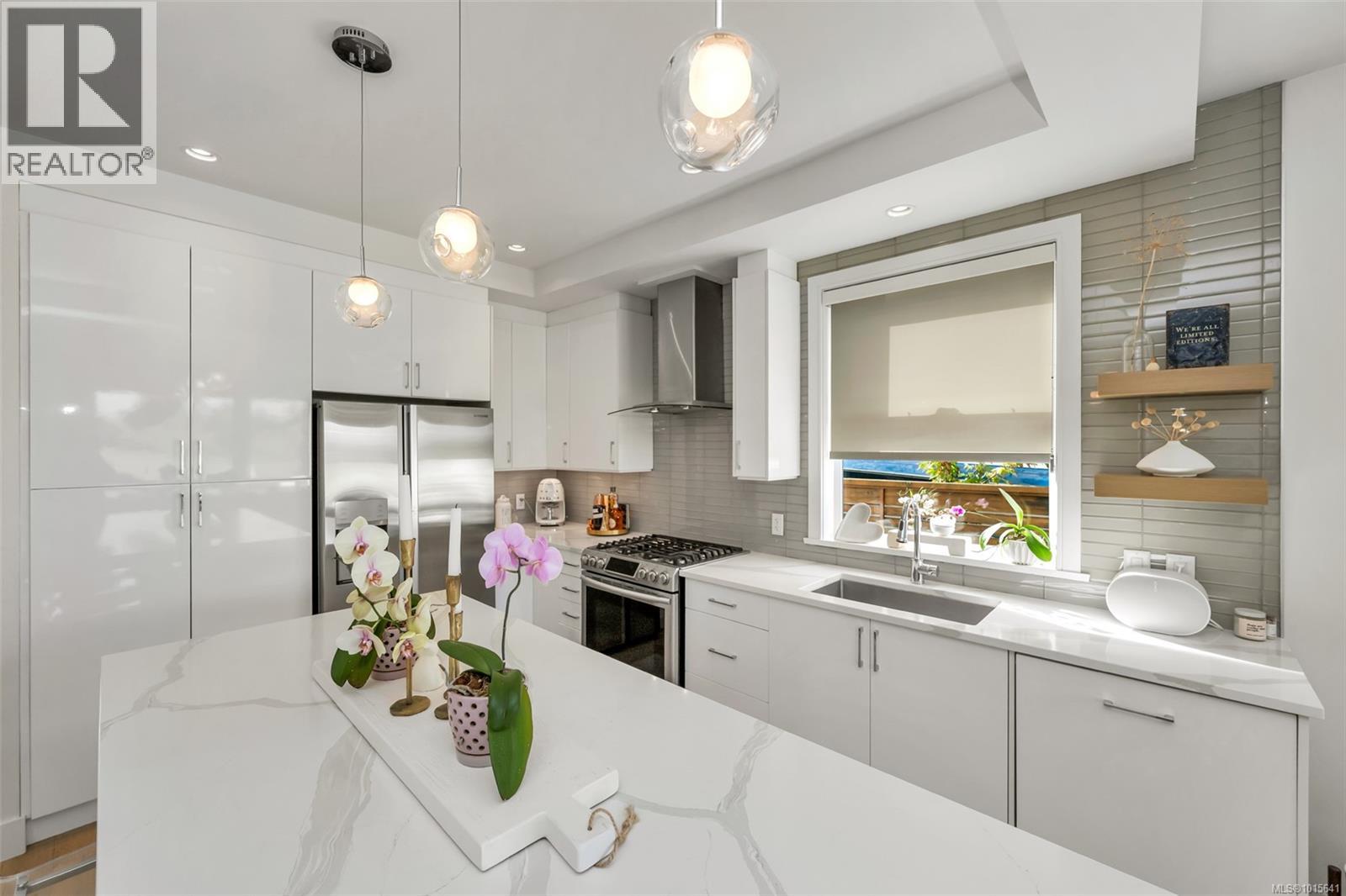 1040 Colville Rd, Esquimalt