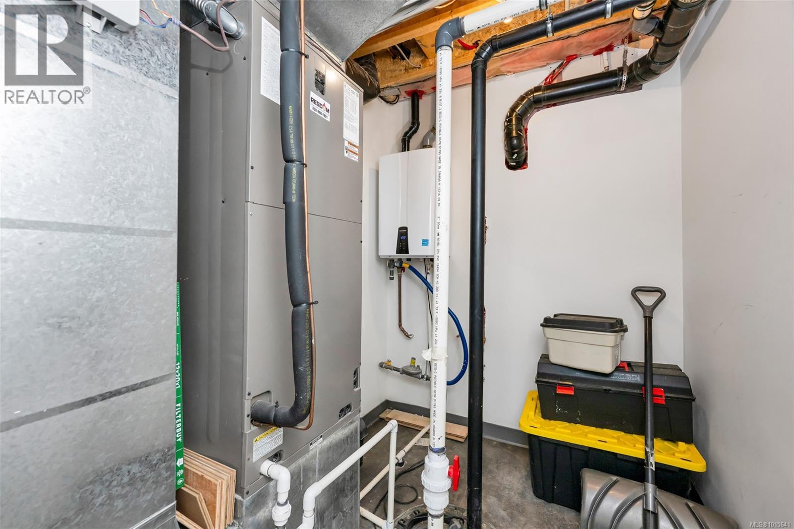 1040 Colville Rd, Esquimalt