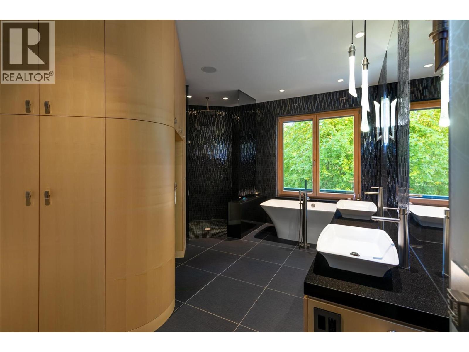  5308 Lakeshore Road, Kelowna