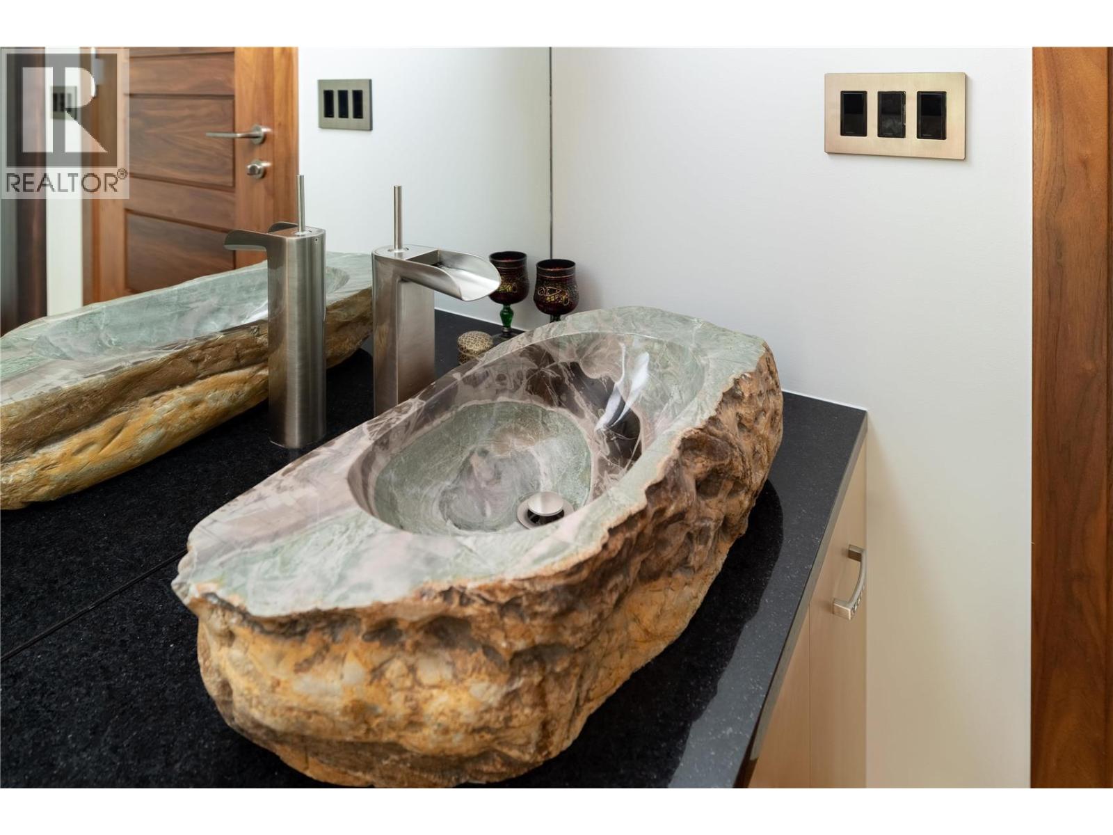  5308 Lakeshore Road, Kelowna