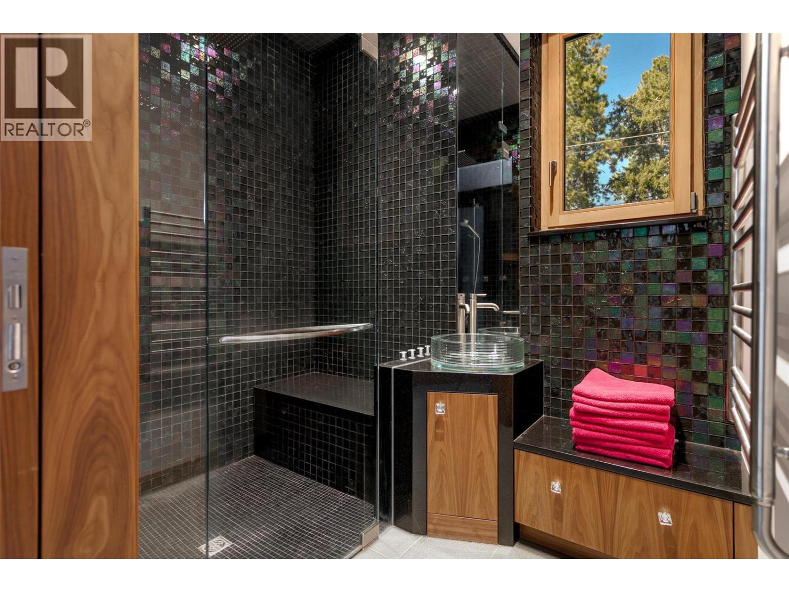  5308 Lakeshore Road, Kelowna