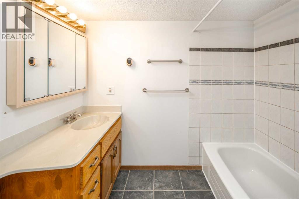 Single Family House for Sale in    Street NW St Andrews Heights Calgary 