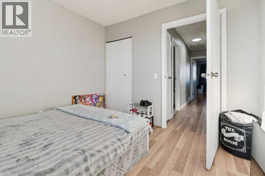 Single Family House for Sale in  Falmere Way NE Falconridge Calgary 