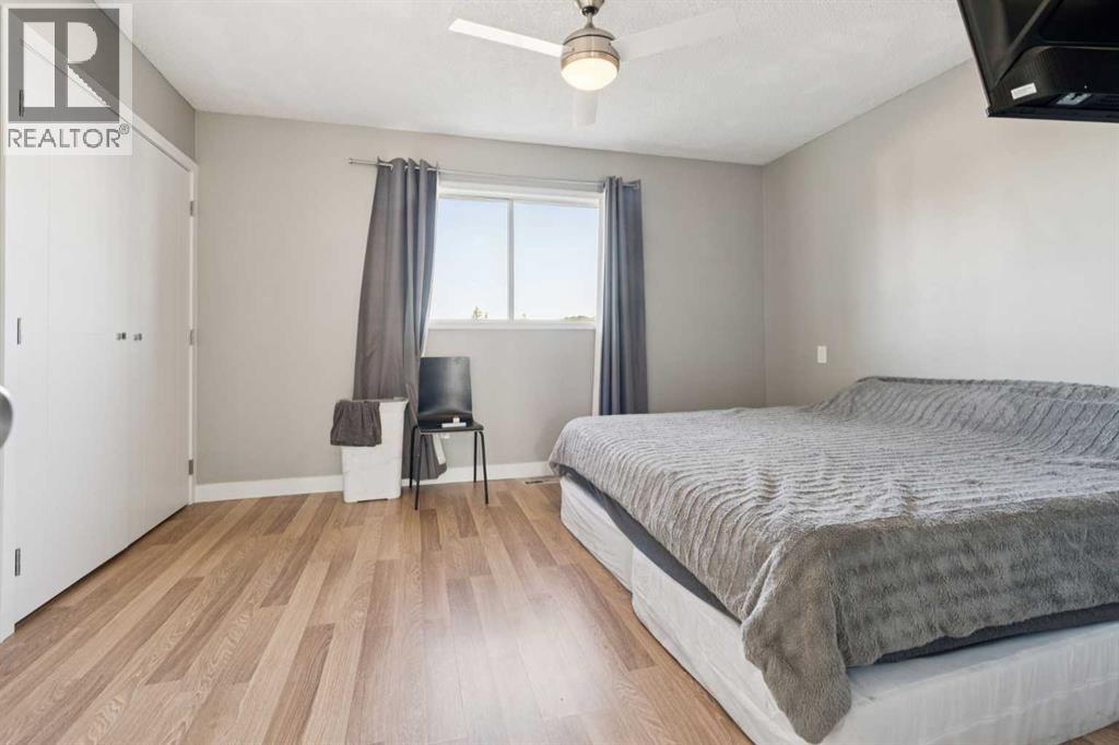 Single Family House for Sale in  Falmere Way NE Falconridge Calgary 