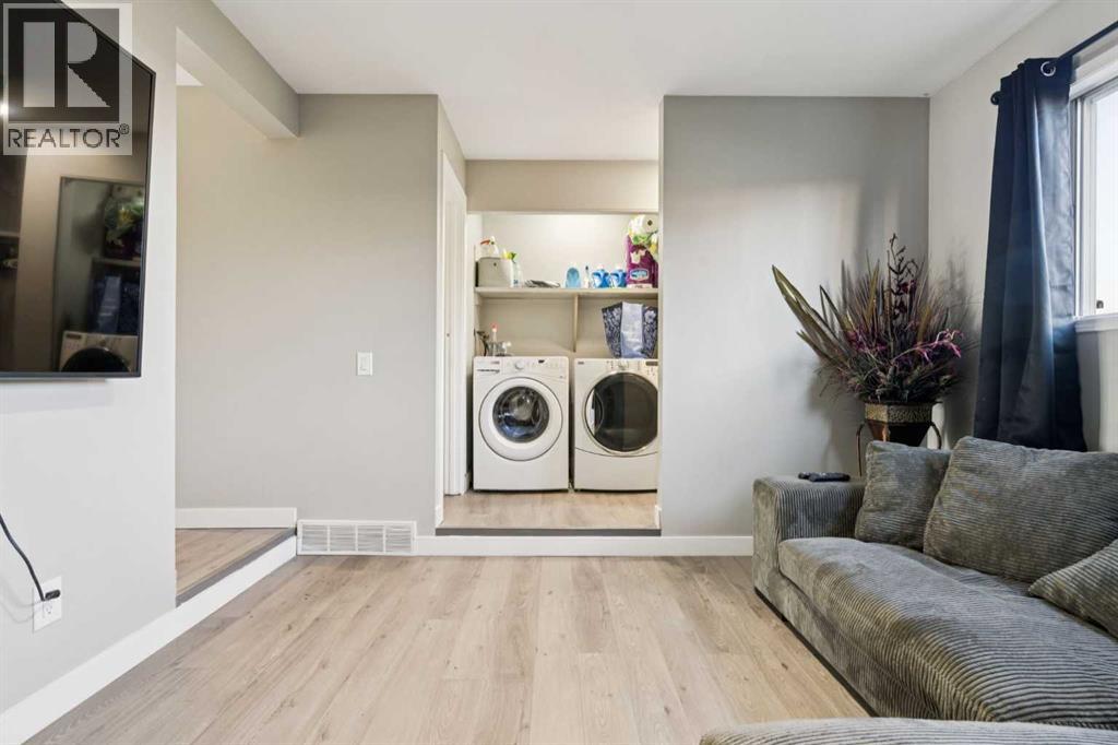 Single Family House for Sale in  Falmere Way NE Falconridge Calgary 