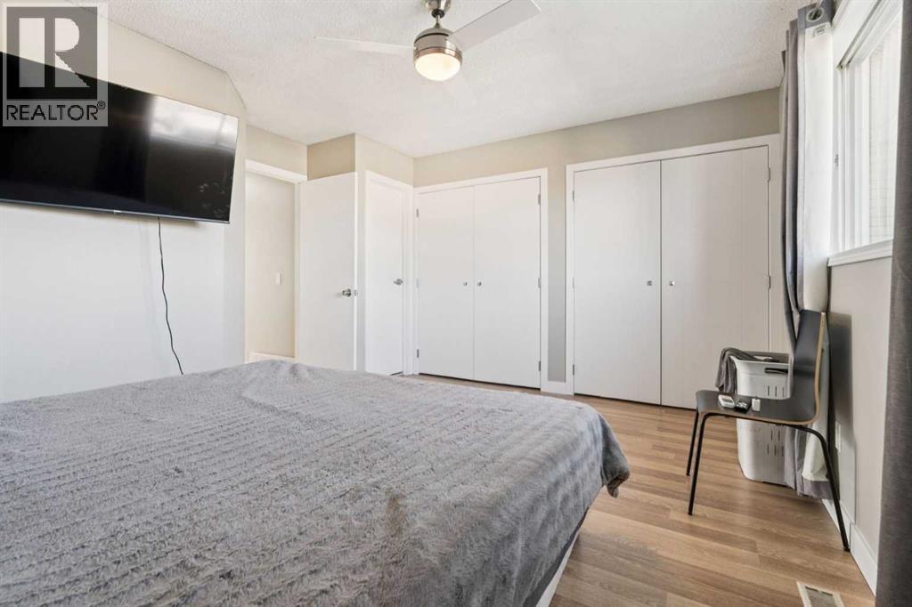 Single Family House for Sale in  Falmere Way NE Falconridge Calgary 