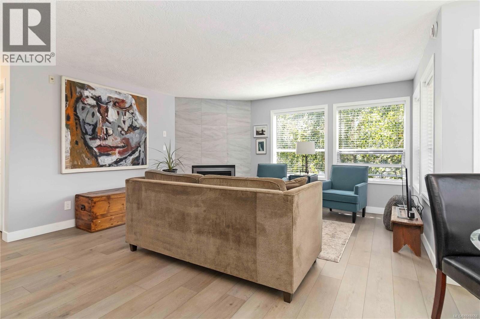 203 9945 Fifth St, Sidney