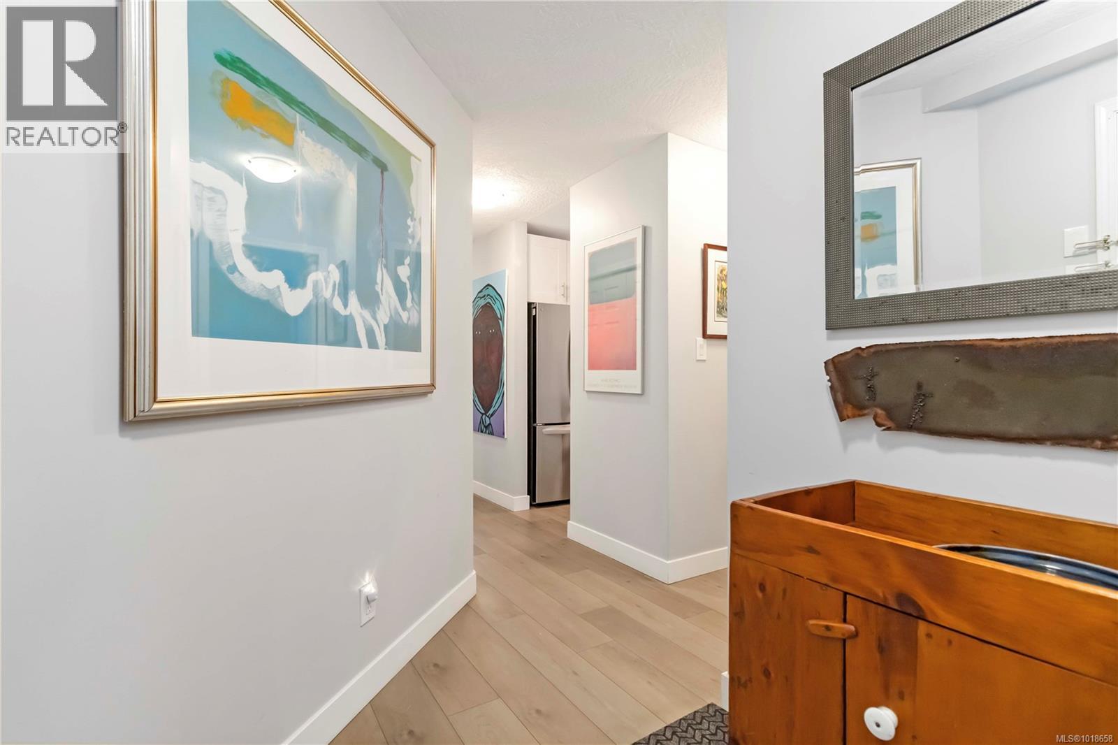 203 9945 Fifth St, Sidney