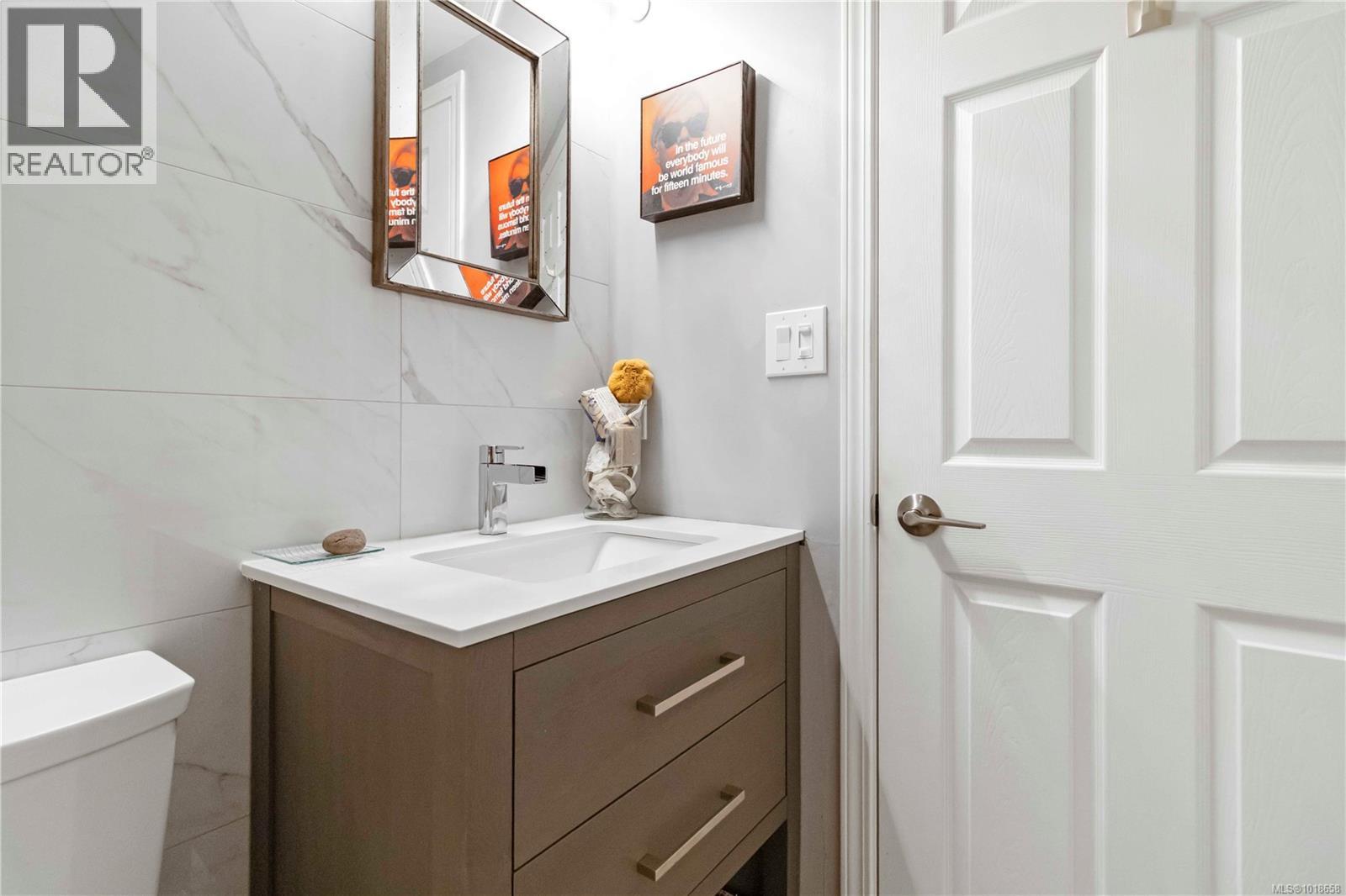 203 9945 Fifth St, Sidney