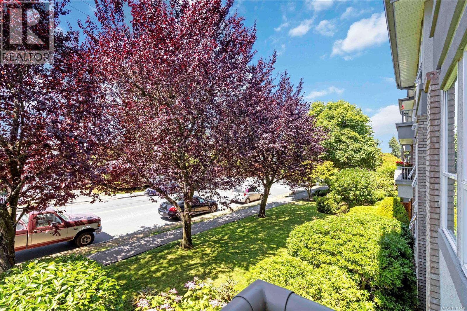 203 9945 Fifth St, Sidney