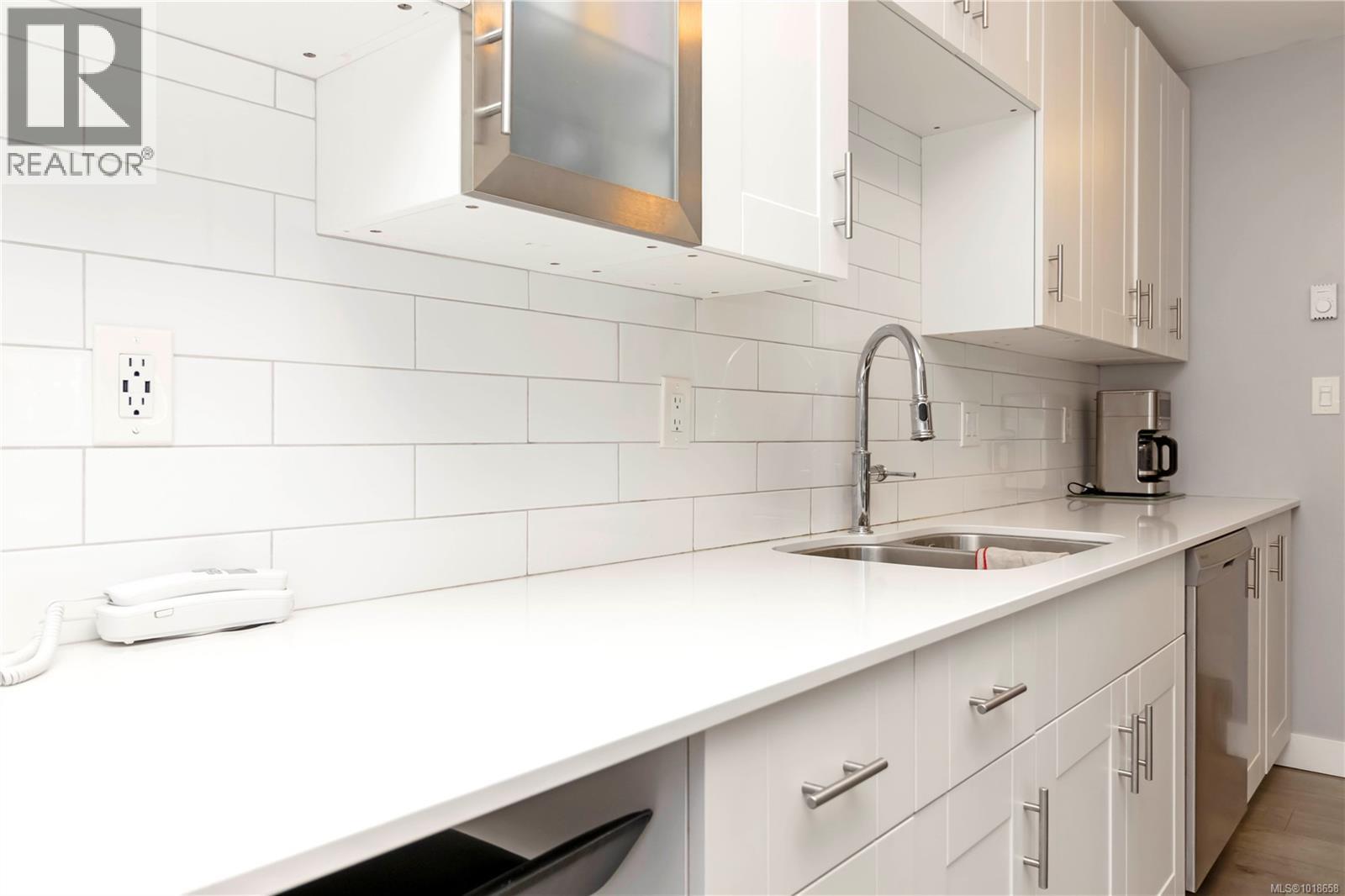 203 9945 Fifth St, Sidney