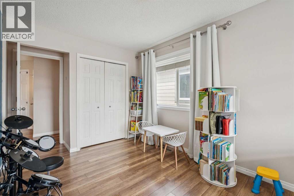 Single Family House for Sale in  Everhollow Way SW Evergreen Calgary 