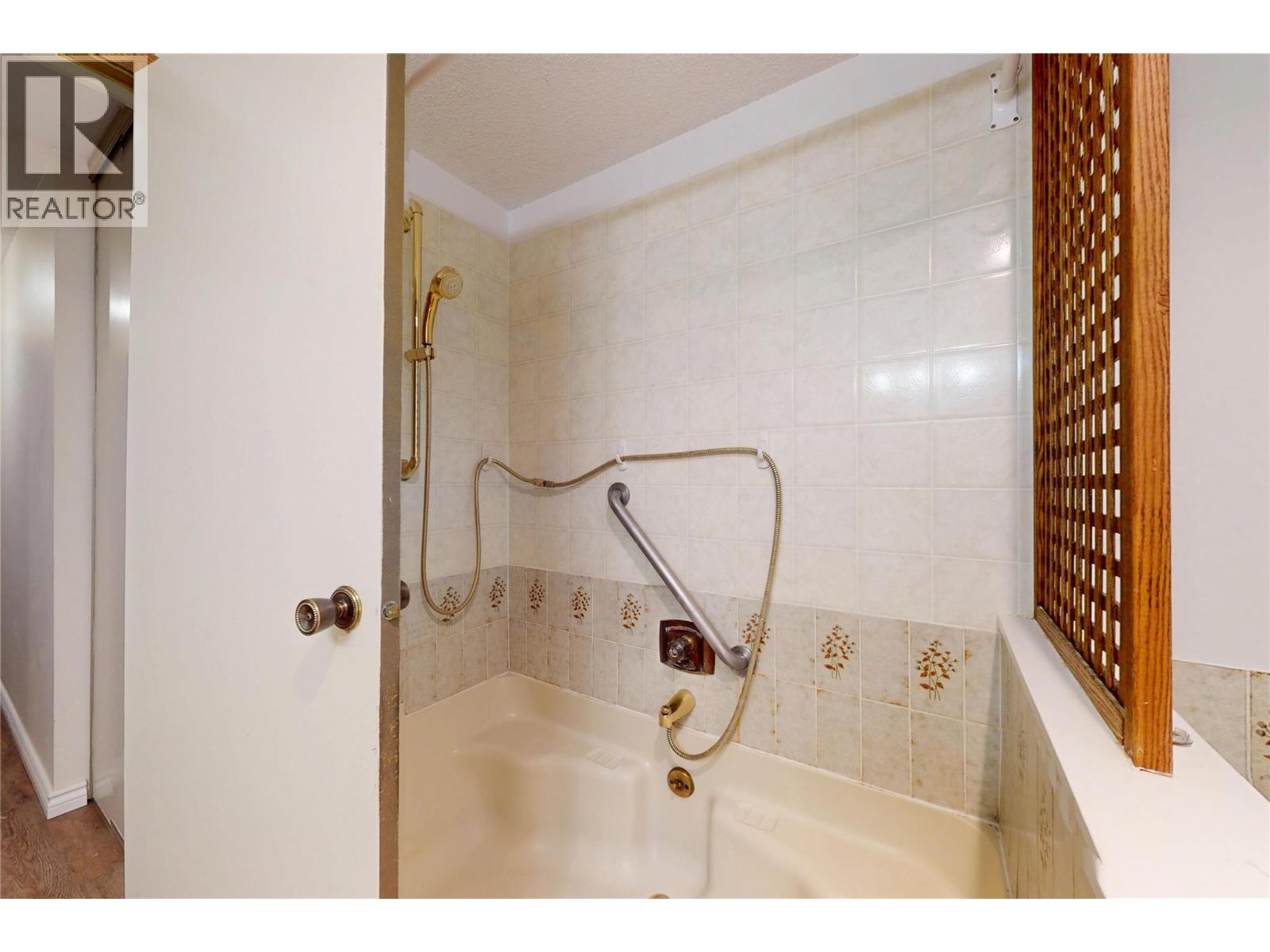 114 1075 Bernard Avenue, Kelowna