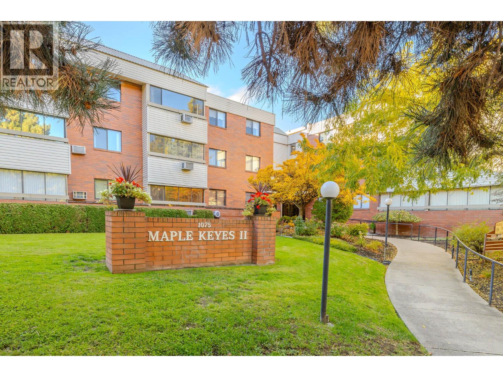 114 1075 Bernard Avenue, Kelowna