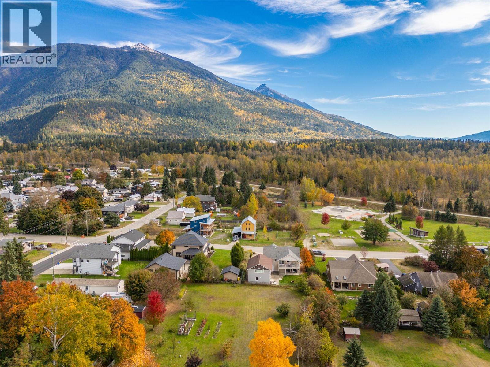 909 Edward Street, Revelstoke