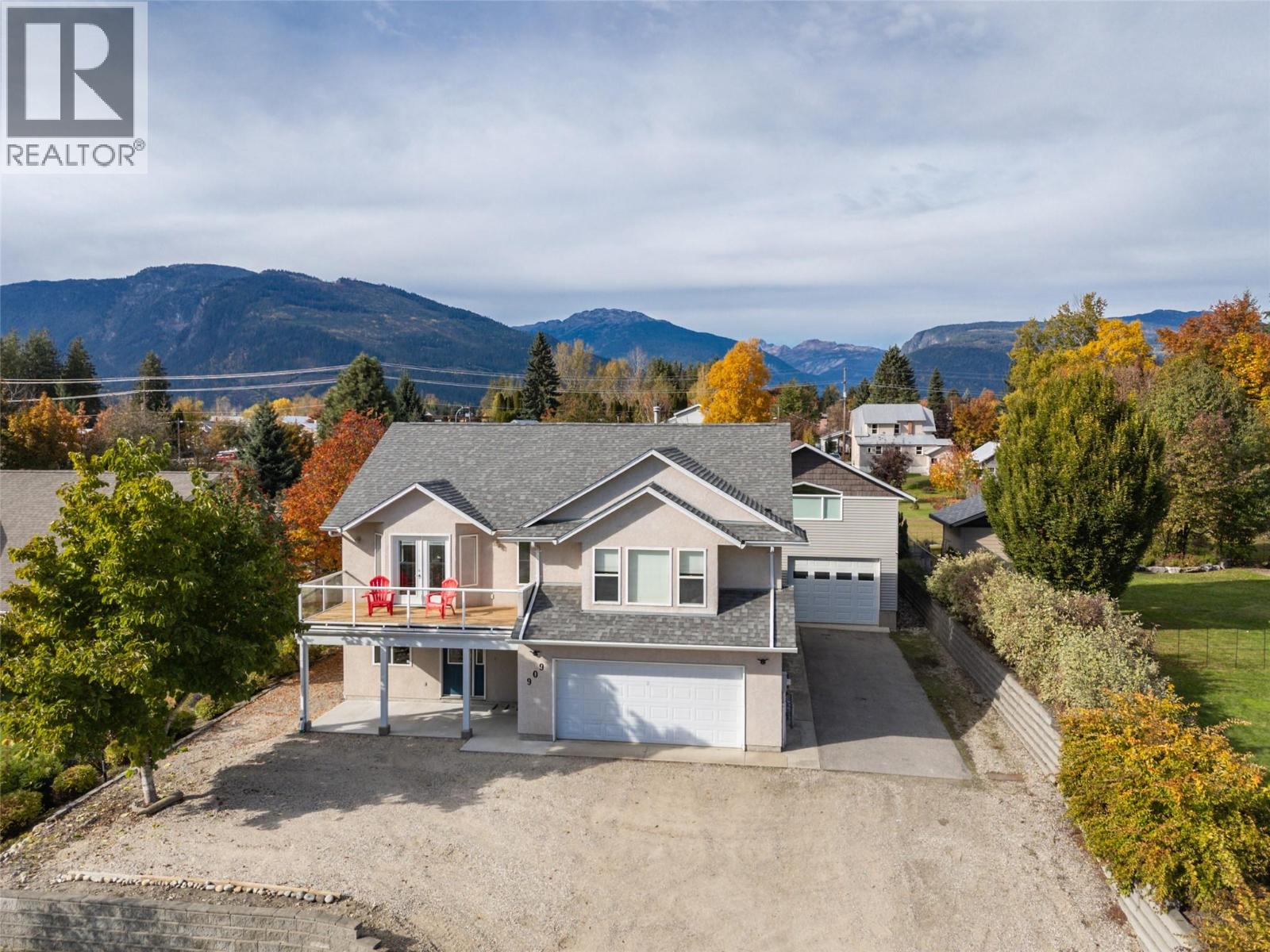909 Edward Street, Revelstoke