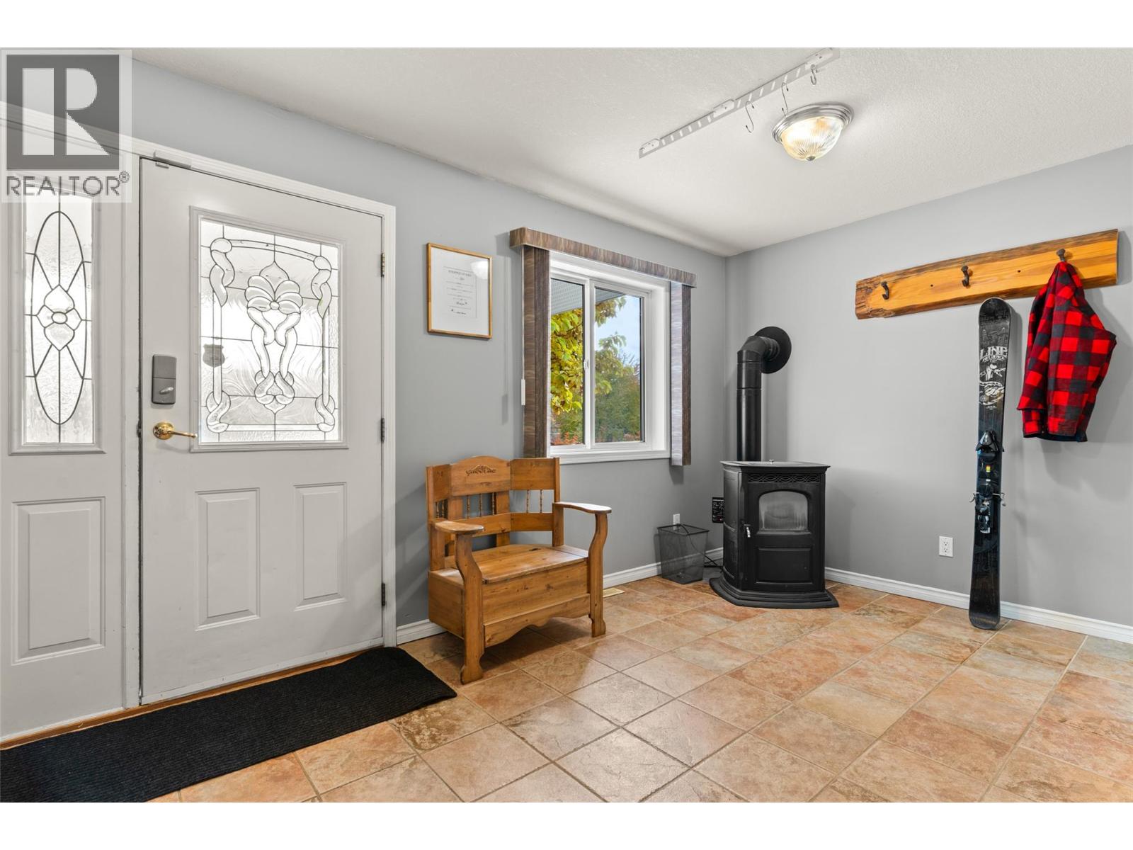 909 Edward Street, Revelstoke