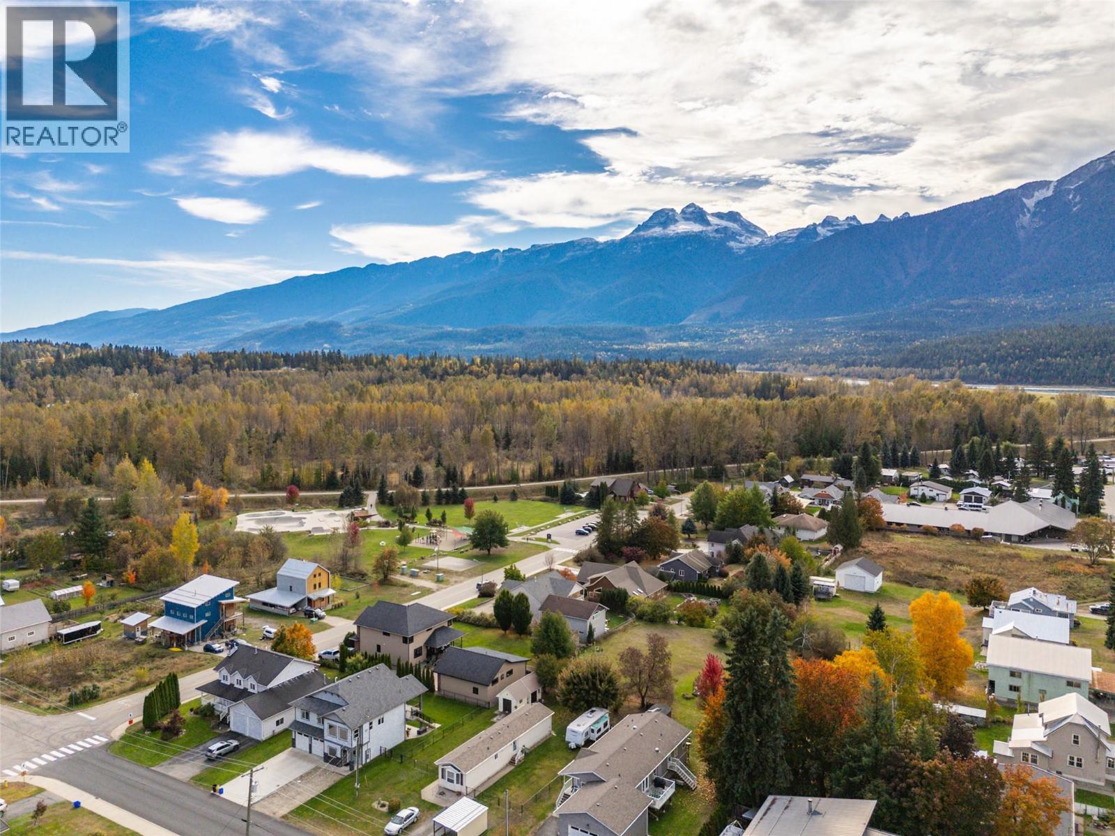 909 Edward Street, Revelstoke