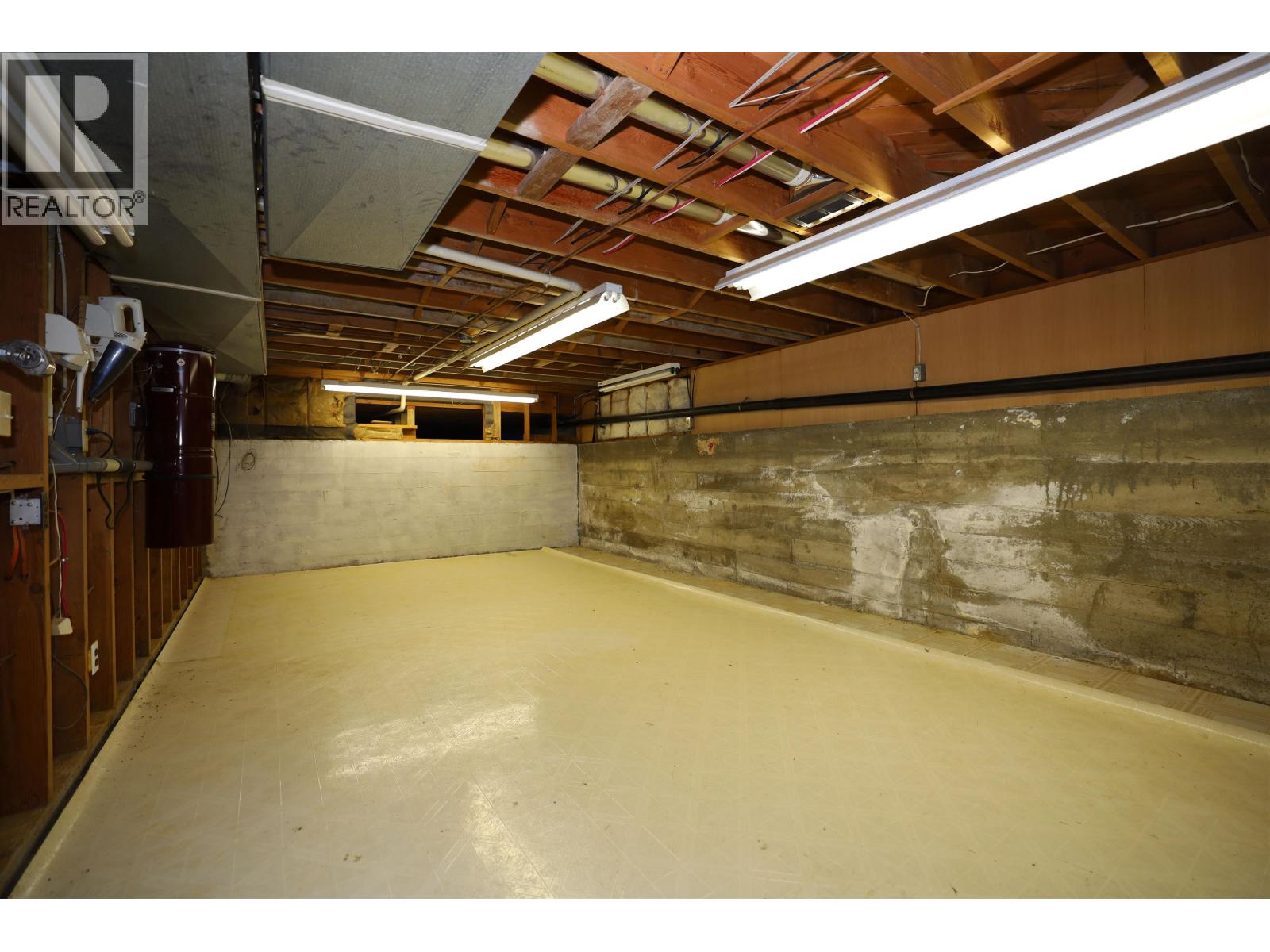 588 VETERANS ROAD, Gibsons