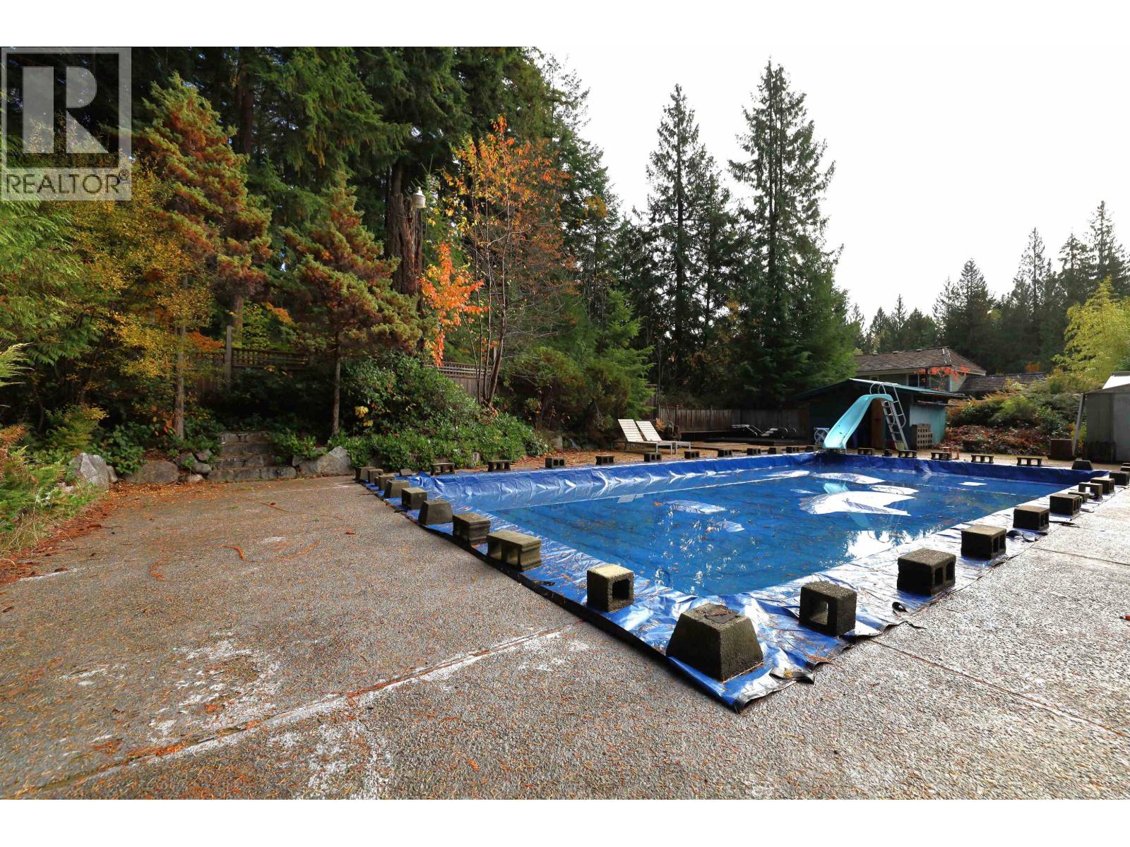 588 VETERANS ROAD, Gibsons