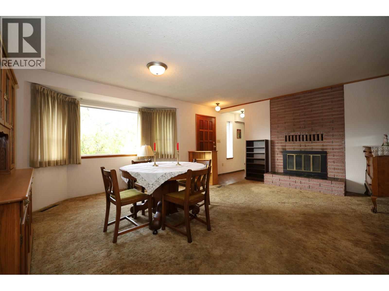 588 VETERANS ROAD, Gibsons