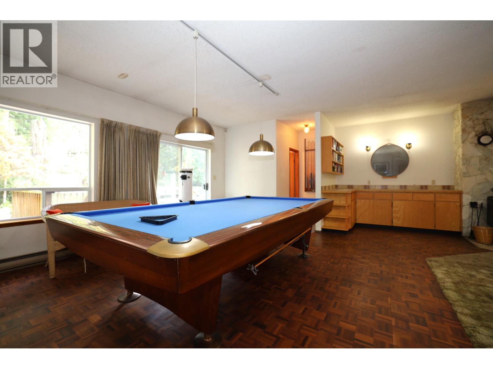 588 VETERANS ROAD, Gibsons