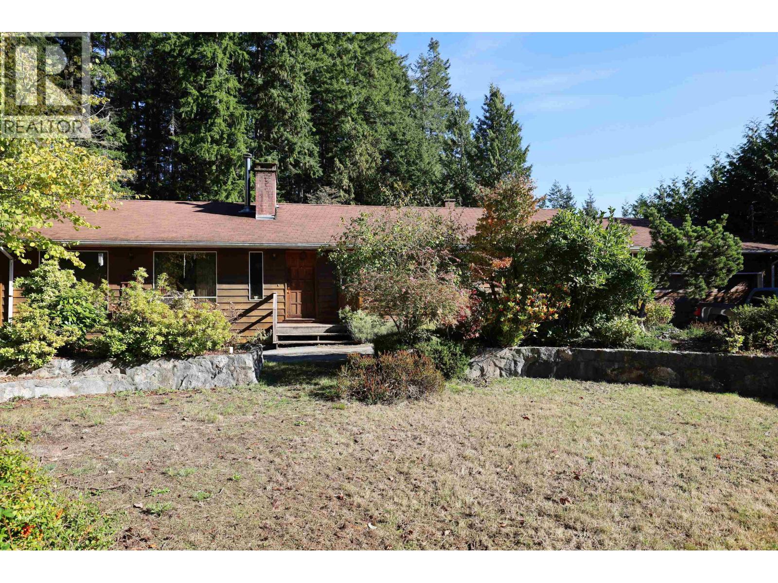 588 VETERANS ROAD, Gibsons