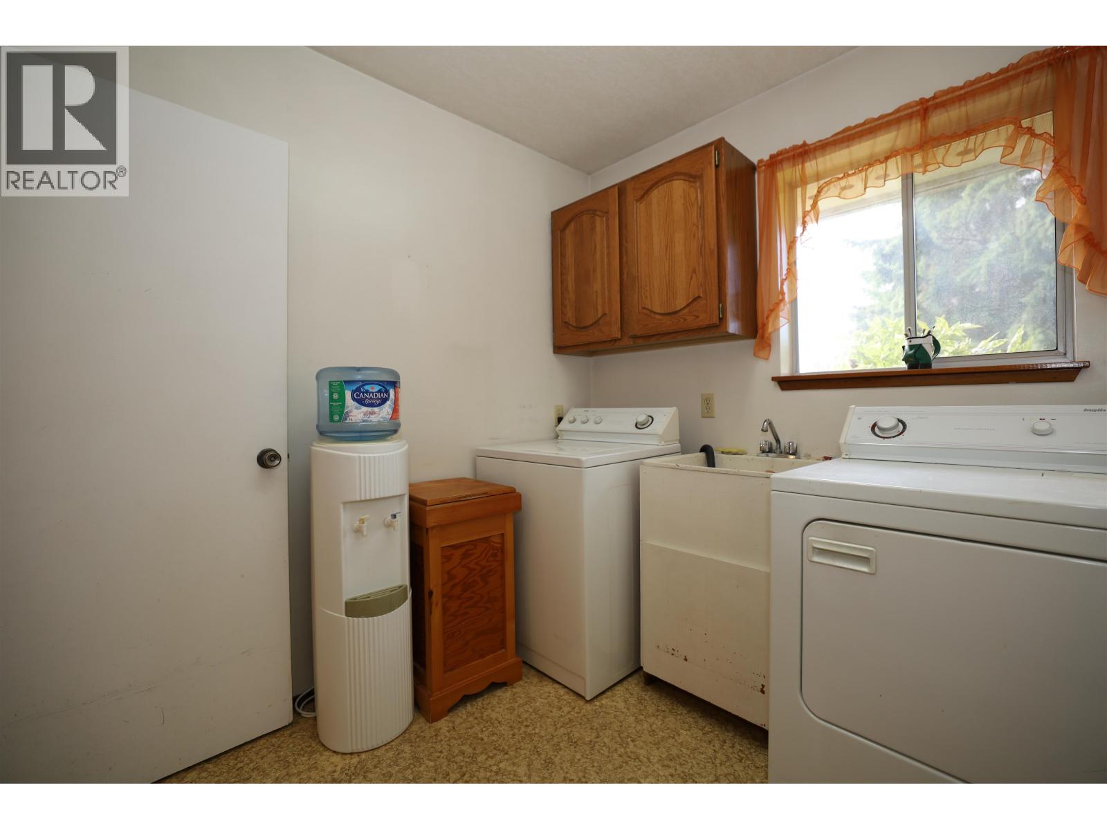 588 VETERANS ROAD, Gibsons