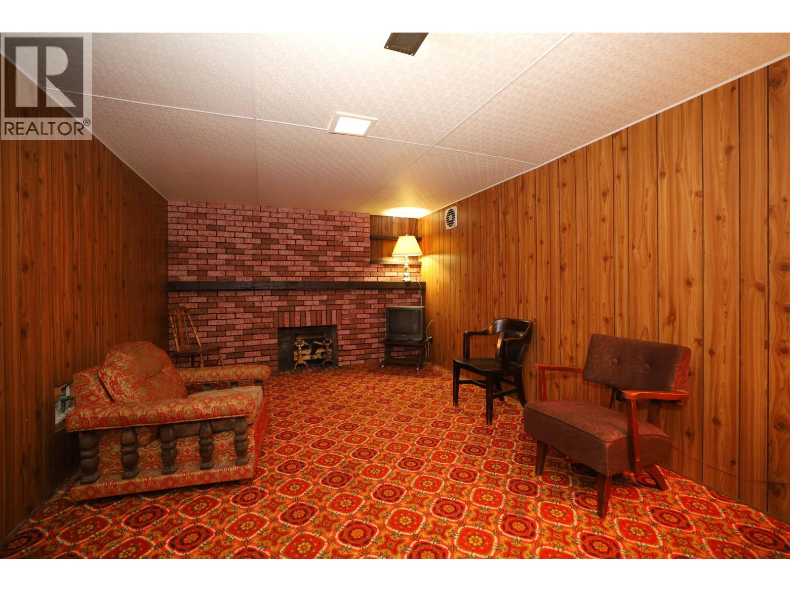 588 VETERANS ROAD, Gibsons