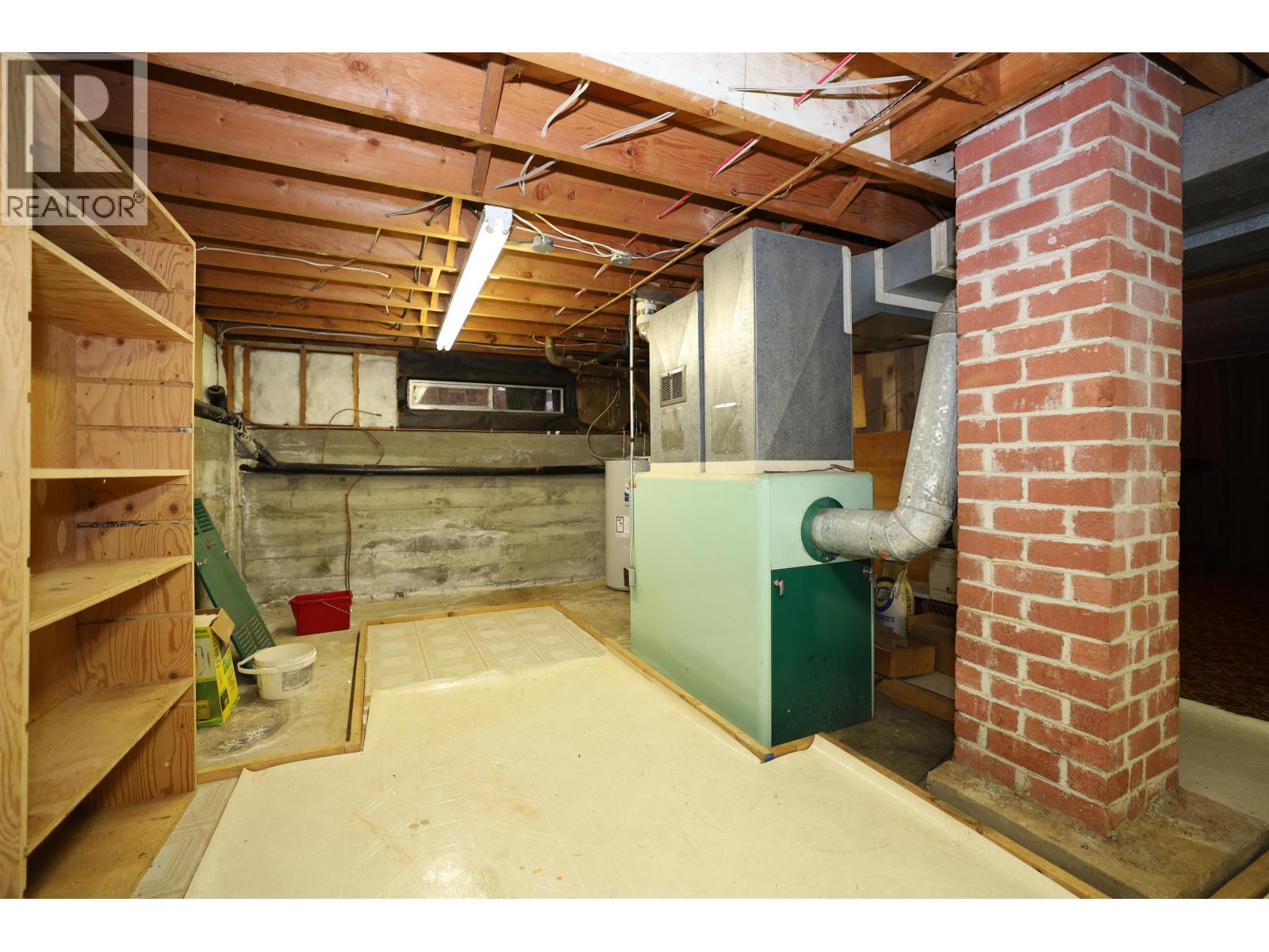 588 VETERANS ROAD, Gibsons