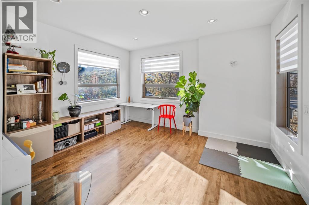 Single Family House for Sale in   Street NW Parkdale Calgary 