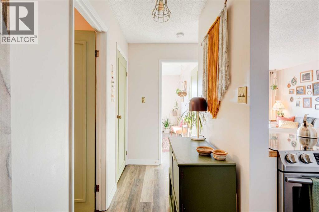 Single Family House for Sale in    Avenue SW Sunalta Calgary 