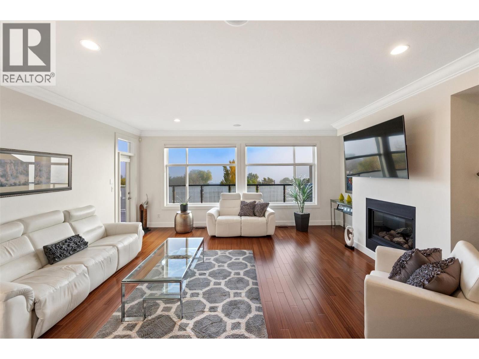 4214 GOLF COURSE Drive, Osoyoos