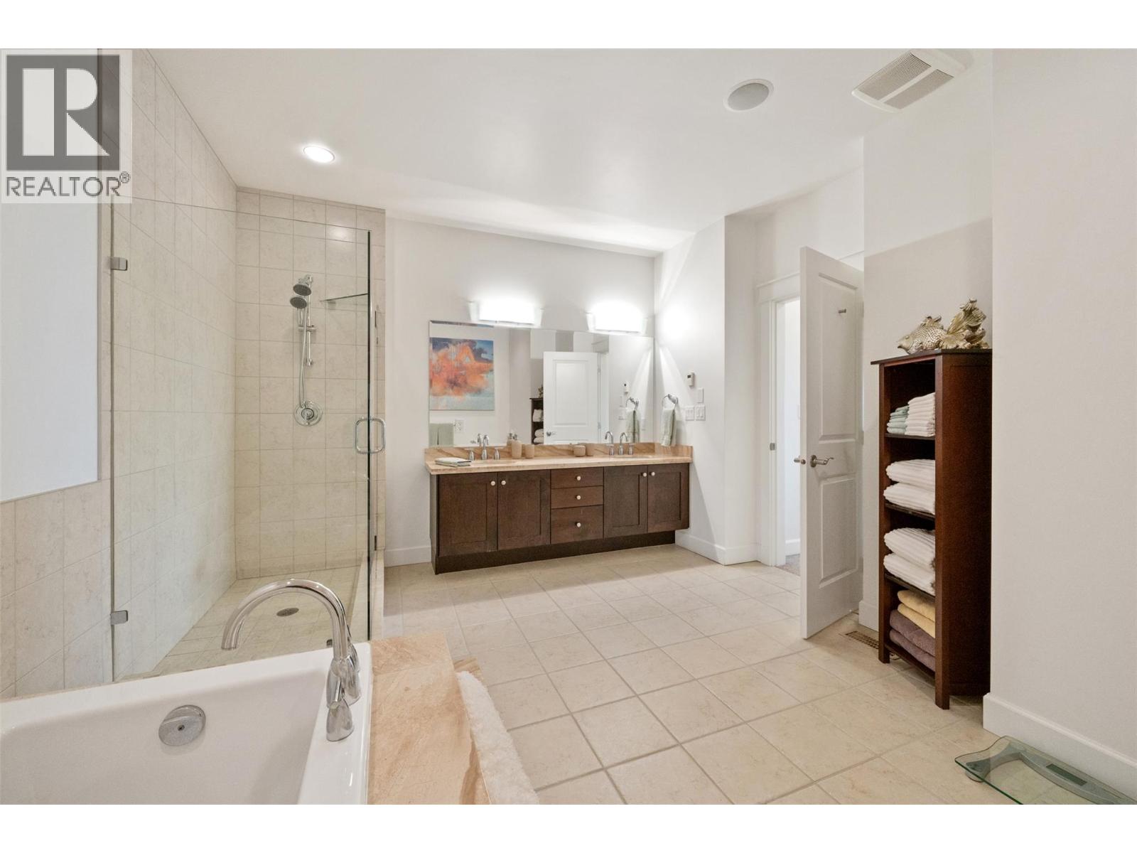 4214 GOLF COURSE Drive, Osoyoos