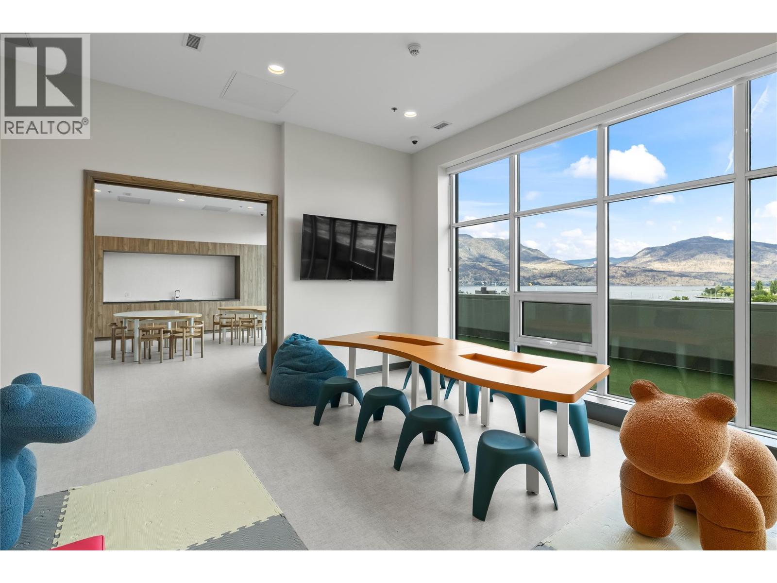 2107 238 Leon Avenue, Kelowna